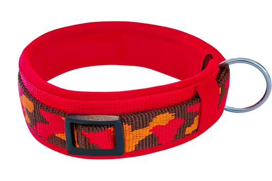 Hundehalsband-extra-breit-neopren-polster-dunkelbraun-orange-rot-auf-rot-camouflage