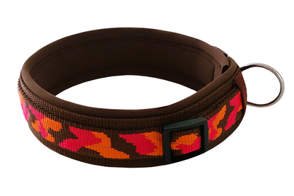 Hundehalsband-extra-breit-neopren-polster-dunkelbraun-orange-rot-auf-braun-camouflage